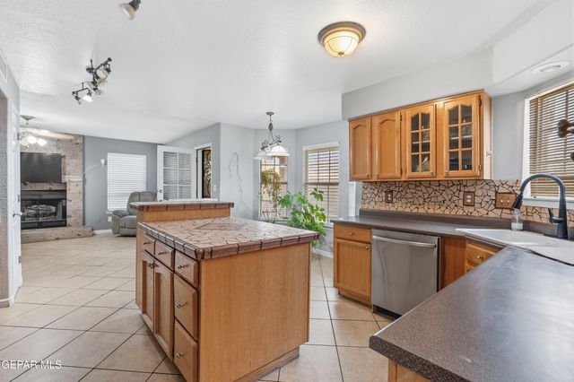 1369 LUZ CARPIO Way, El Paso, TX 79936