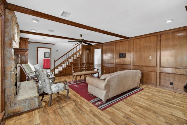 137 Arrowwood Street, Lake Jackson, TX 77566