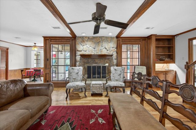 137 Arrowwood Street, Lake Jackson, TX 77566