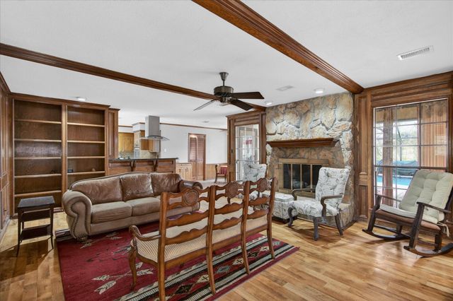 137 Arrowwood Street, Lake Jackson, TX 77566