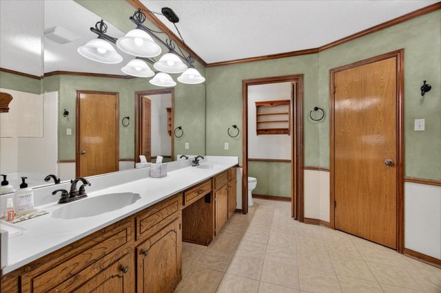 137 Arrowwood Street, Lake Jackson, TX 77566