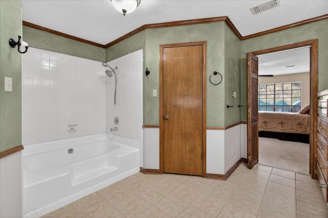 137 Arrowwood Street, Lake Jackson, TX 77566