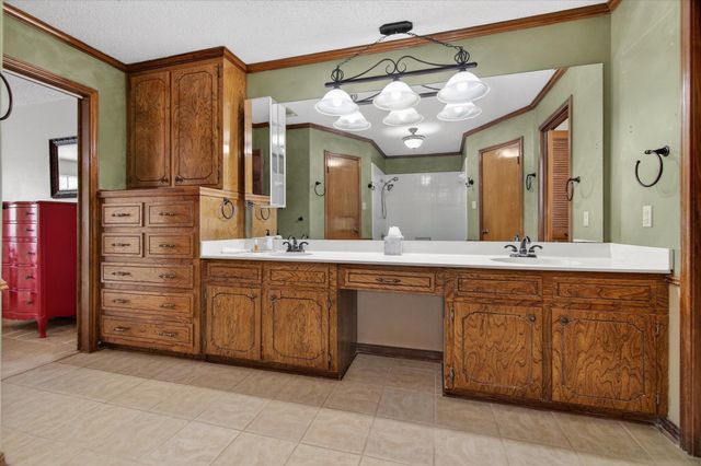 137 Arrowwood Street, Lake Jackson, TX 77566