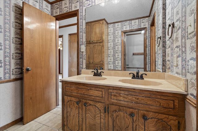 137 Arrowwood Street, Lake Jackson, TX 77566