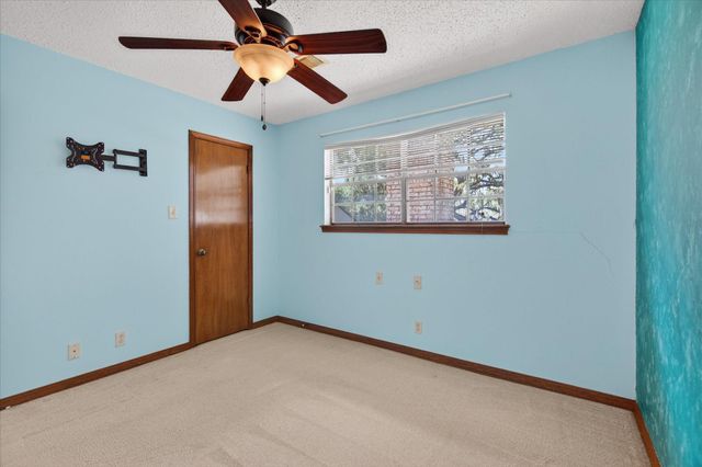 137 Arrowwood Street, Lake Jackson, TX 77566