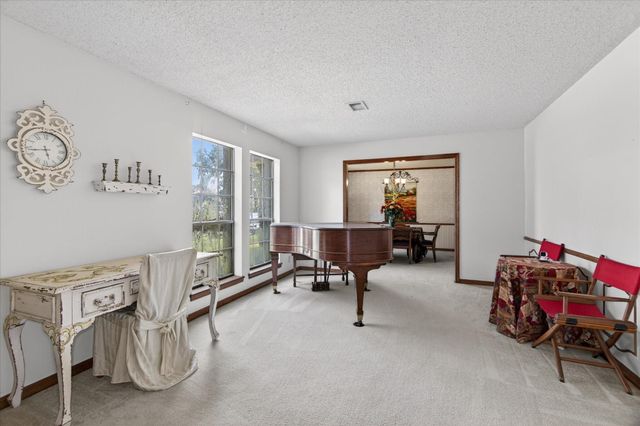 137 Arrowwood Street, Lake Jackson, TX 77566