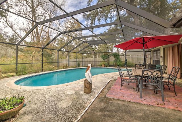 137 Arrowwood Street, Lake Jackson, TX 77566