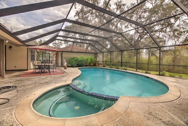 137 Arrowwood Street, Lake Jackson, TX 77566