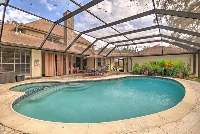 137 Arrowwood Street, Lake Jackson, TX 77566