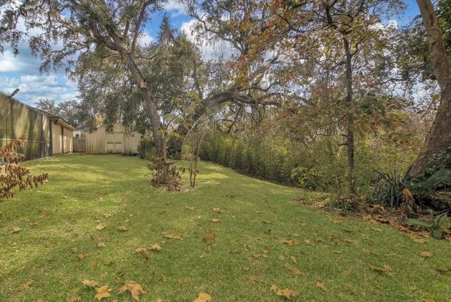 137 Arrowwood Street, Lake Jackson, TX 77566