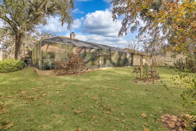 137 Arrowwood Street, Lake Jackson, TX 77566