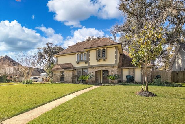 137 Arrowwood Street, Lake Jackson, TX 77566