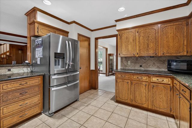 137 Arrowwood Street, Lake Jackson, TX 77566