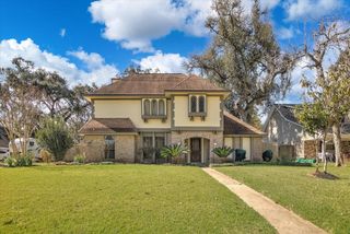 137 Arrowwood Street, Lake Jackson, TX 77566