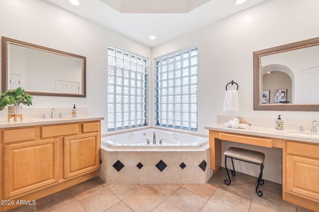 2687 E ARROWHEAD Trail, Gilbert, AZ 85297