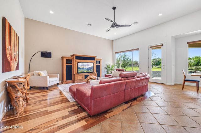 2687 E ARROWHEAD Trail, Gilbert, AZ 85297