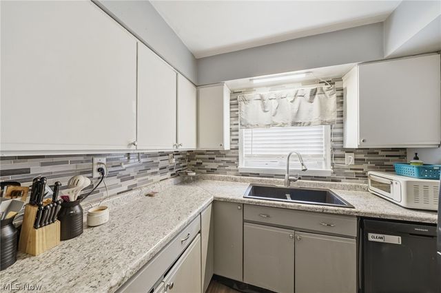 1852 Cramer Avenue, Akron, OH 44312