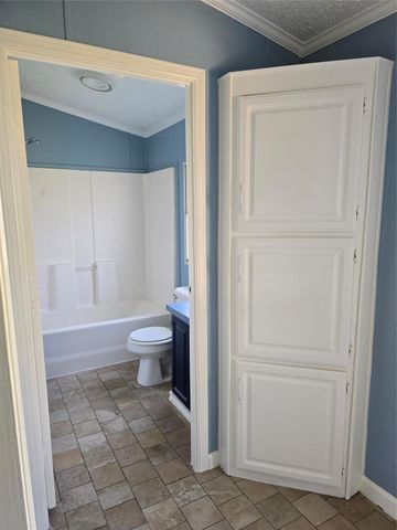 44 Avenue K, Markham, TX 77456