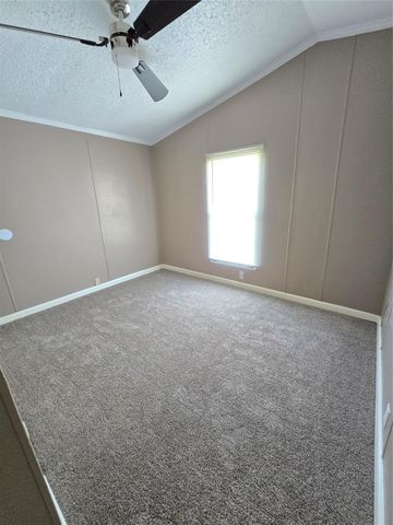 44 Avenue K, Markham, TX 77456