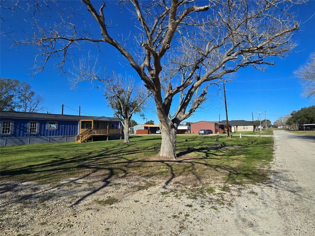 44 Avenue K, Markham, TX 77456