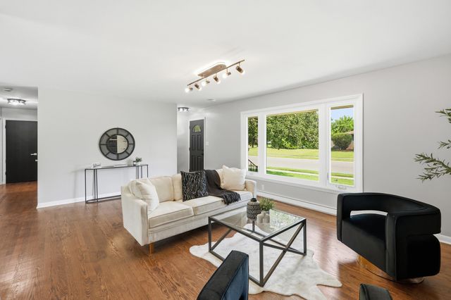 1120 W 54th Avenue, Merrillville, IN 46410