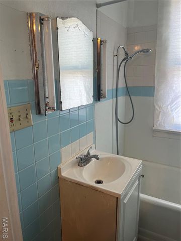 611 Centreville Avenue, Belleville, IL 62220