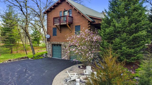 W5782 Ridge ROAD, Elkhorn, WI 53121