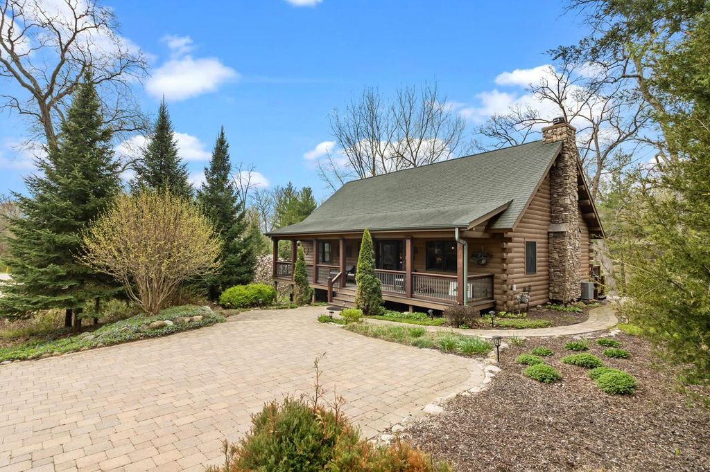 W5782 Ridge ROAD, Elkhorn, WI 53121