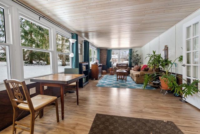 6151 S Miller LANE, New Berlin, WI 53146