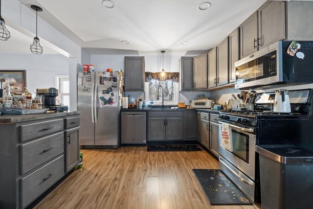 6151 S Miller LANE, New Berlin, WI 53146