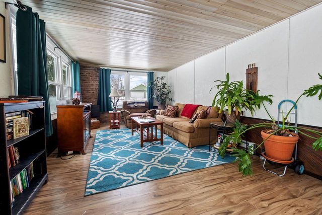 6151 S Miller LANE, New Berlin, WI 53146