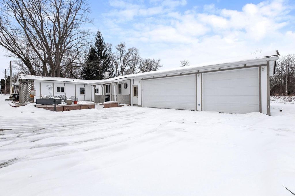 6151 S Miller LANE, New Berlin, WI 53146
