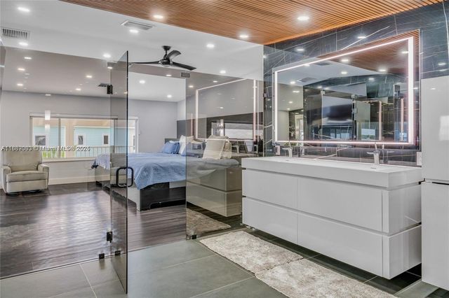 67 N Bounty Ln, Key Largo, FL 33037