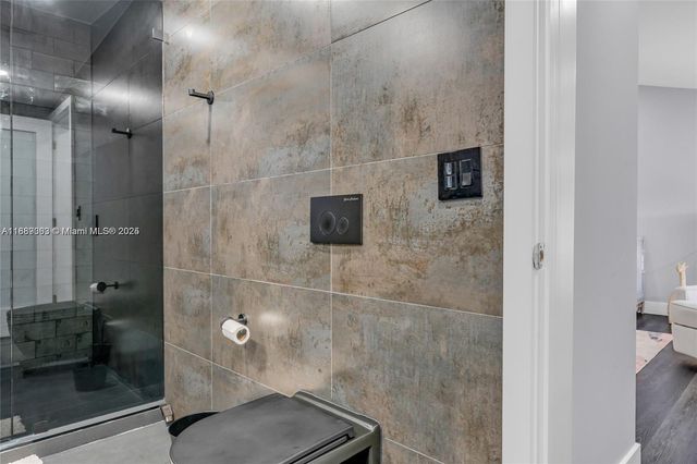 67 N Bounty Ln, Key Largo, FL 33037