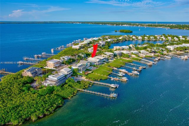67 N Bounty Ln, Key Largo, FL 33037
