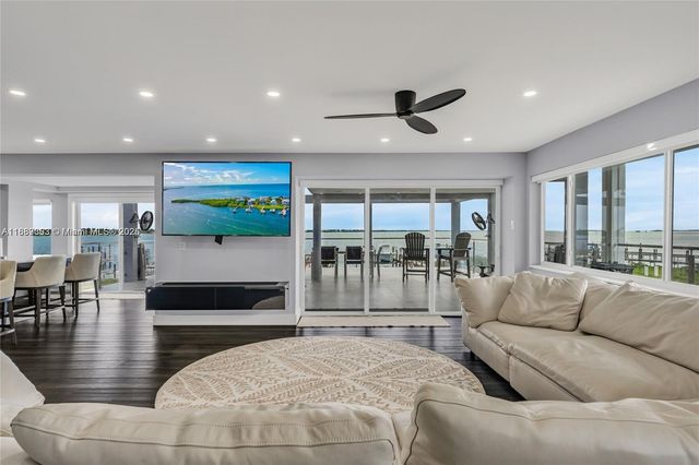 67 N Bounty Ln, Key Largo, FL 33037