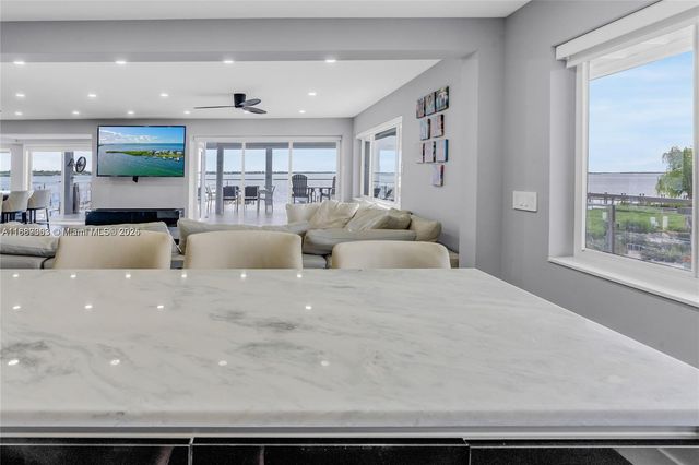 67 N Bounty Ln, Key Largo, FL 33037