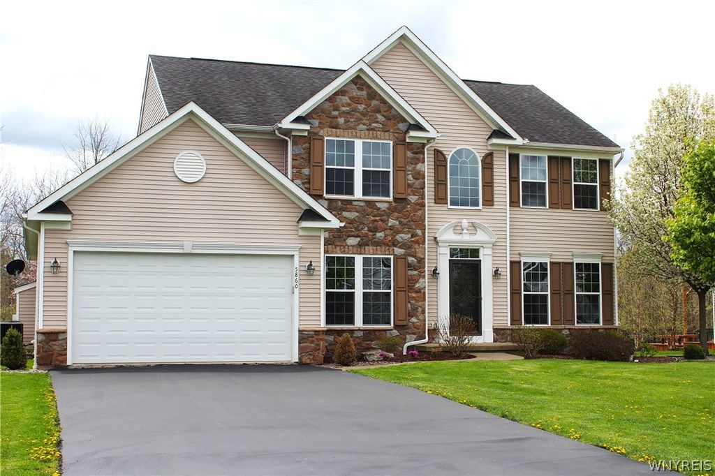 5860 Monaghan Lane, Clarence, NY 14032