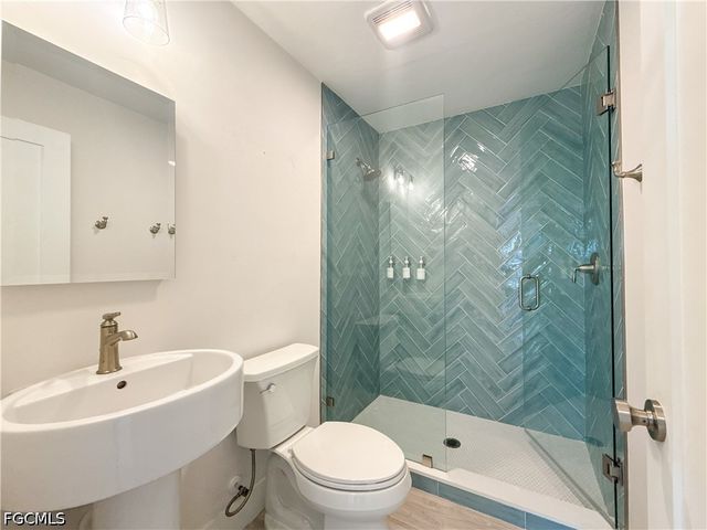 2846 Arbutus ST C2, Naples, FL 34112