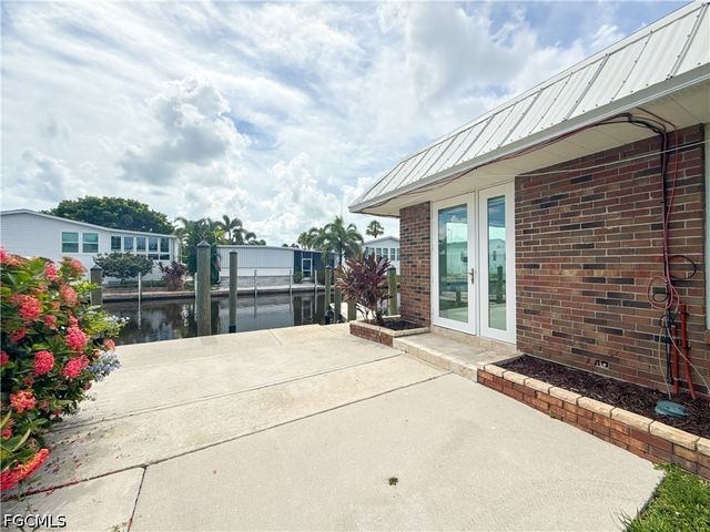 2846 Arbutus ST C2, Naples, FL 34112