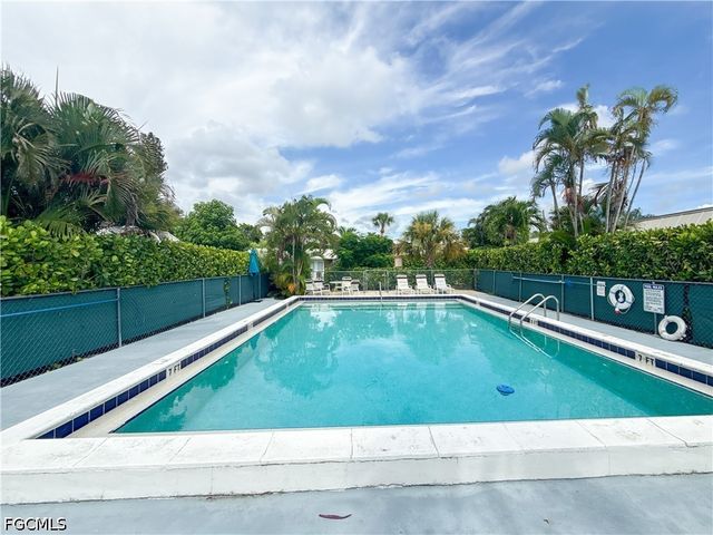 2846 Arbutus ST C2, Naples, FL 34112