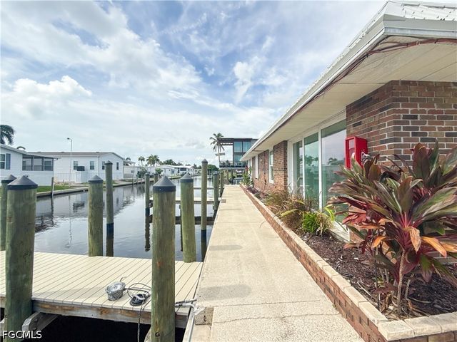 2846 Arbutus ST C2, Naples, FL 34112