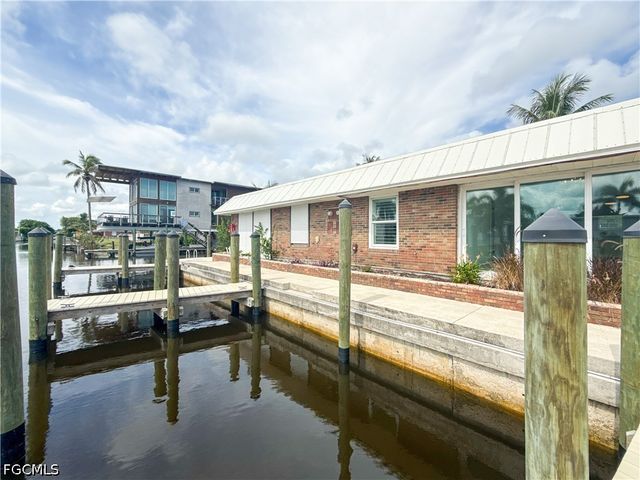 2846 Arbutus ST C2, Naples, FL 34112