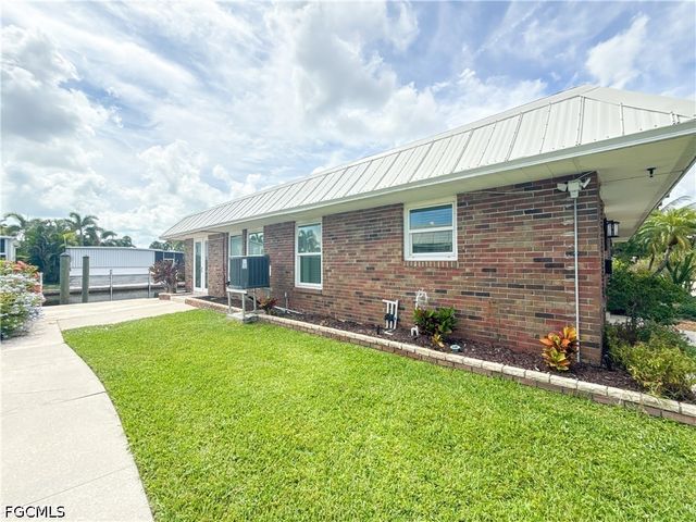 2846 Arbutus ST C2, Naples, FL 34112