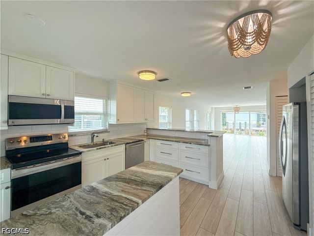 2846 Arbutus ST C2, Naples, FL 34112