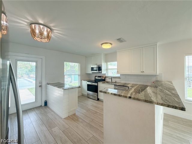 2846 Arbutus ST C2, Naples, FL 34112