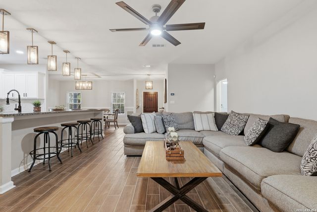 5374 Fallen Oak, Bulverde, TX 78163