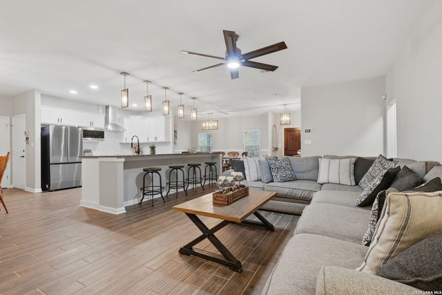 5374 Fallen Oak, Bulverde, TX 78163