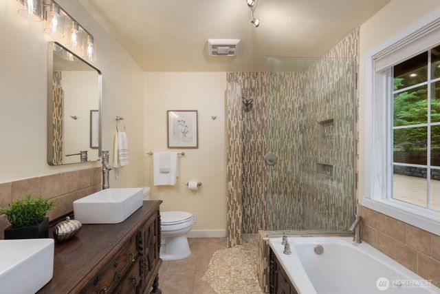 16464 239th Avenue SE, Issaquah, WA 98027