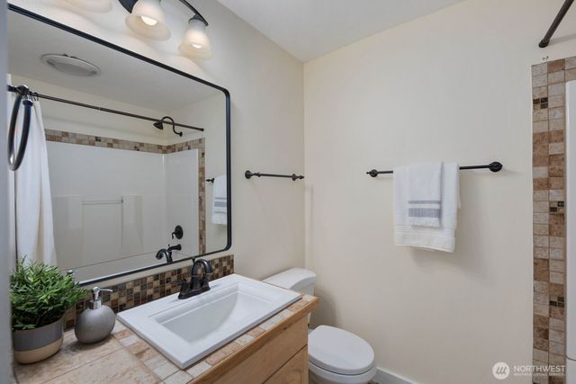 16464 239th Avenue SE, Issaquah, WA 98027